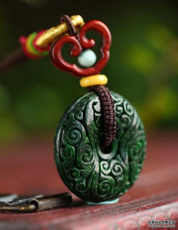 <a href='http://www.sjy2.com' target='_blank'><u>玉</u></a>是<a href='http://www.sjy2.com' target='_blank'><u>翡翠</u></a>吗   请看文章你就知道