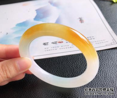 黄色翡翠的价格是多少  黄色翡翠值钱吗