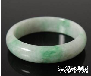 真假<a href='http://sjy2.com/' target='_blank'><u>翡翠手镯</u></a>对比 <a href='http://sjy2.com/' target='_blank'><u>翡翠手镯</u></a>鉴别