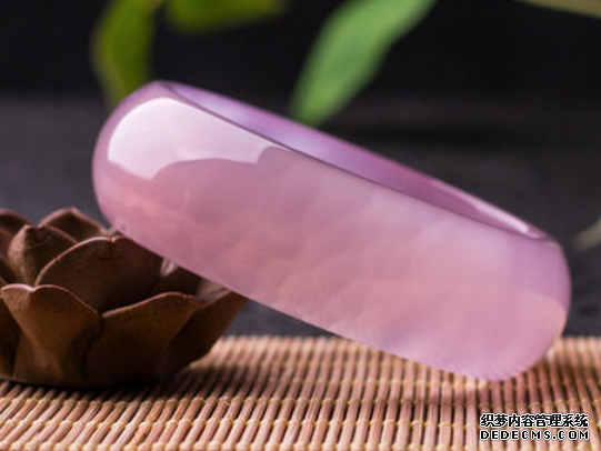 粉色<a href='http://sjy2.com/' target='_blank'><u>翡翠手镯</u></a>多少钱 粉色<a href='http://sjy2.com/' target='_blank'><u>翡翠手镯</u></a>贵吗