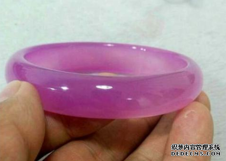 粉色<a href='http://sjy2.com/' target='_blank'><u>翡翠手镯</u></a>多少钱 粉色<a href='http://sjy2.com/' target='_blank'><u>翡翠手镯</u></a>贵吗
