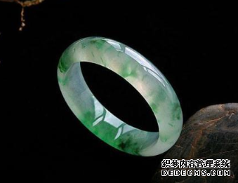 我的<a href='http://sjy2.com/' target='_blank'><u>翡翠手镯</u></a>戴活了 <a href='http://sjy2.com/' target='_blank'><u>翡翠手镯</u></a>戴活了会怎样