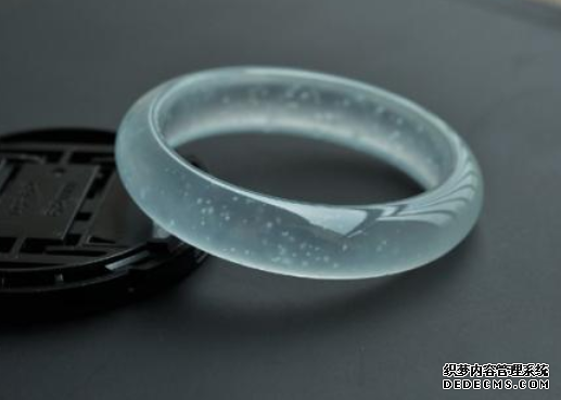翡翠手镯棉多 要警惕“无棉”翡翠