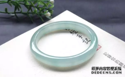 翡翠手镯价格全攻略  怎么看翡翠手镯的价格
