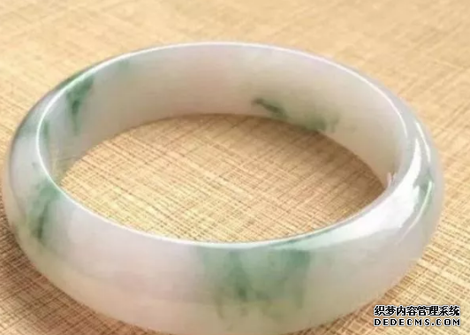 什么样的玉手镯好 什么样的玉手镯质量好