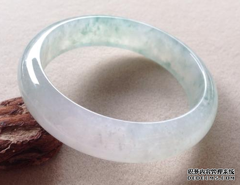 翡翠手镯里有棉的图片 翡翠手镯棉絮多是什么种
