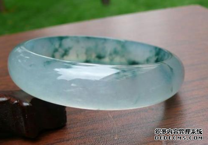 <a href='http://sjy2.com/' target='_blank'><u>翡翠手镯</u></a>怎么戴 <a href='http://sjy2.com/' target='_blank'><u>翡翠手镯</u></a>的特殊戴法