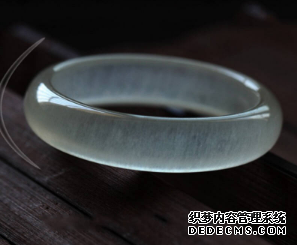 什么人不能戴玉镯子 戴玉镯子的这些讲究要懂