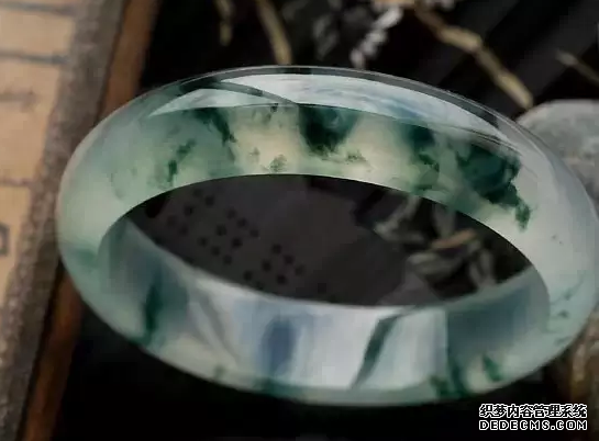 翡翠手镯不戴怎么保养 翡翠手镯不戴应该这样保养