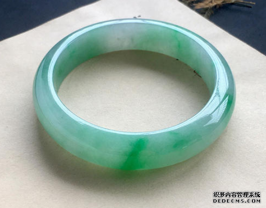 芙蓉种翡翠手镯价格 一般价格是多少钱