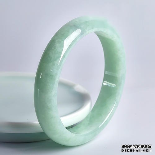糯米种<a href='http://www.sjy2.com' target='_blank'><u>翡翠</u></a><a href='http://www.sjy2.com' target='_blank'><u>手镯</u></a>价格   糯米种<a href='http://www.sjy2.com' target='_blank'><u>翡翠</u></a><a href='http://www.sjy2.com' target='_blank'><u>手镯</u></a>收藏价值分析