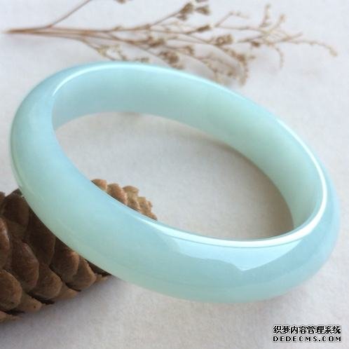 白<a href='http://www.sjy2.com' target='_blank'><u>翡翠</u></a><a href='http://www.sjy2.com' target='_blank'><u>手镯</u></a>价格  白<a href='http://www.sjy2.com' target='_blank'><u>翡翠</u></a><a href='http://www.sjy2.com' target='_blank'><u>手镯</u></a>价值分析