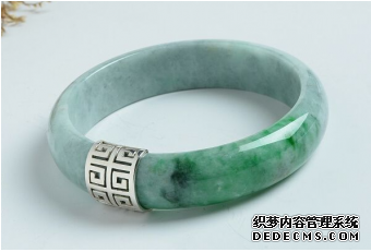 翡翠镯子怎么鉴别好坏 这3招轻松鉴别