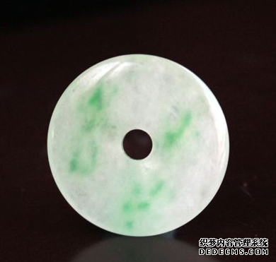 怎样选购翡翠玉石珠宝  看看专家经验和建议
