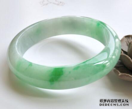 你喜欢带翡翠手镯吗  翡翠手镯的由来