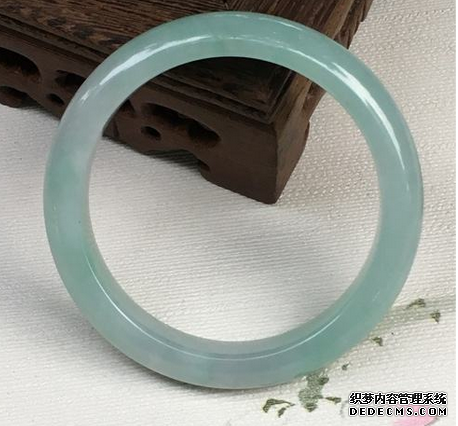 <a href='http://www.sjy2.com' target='_blank'><u>翡翠</u></a>有什么收藏价值  应该怎样分辨出<a href='http://www.sjy2.com' target='_blank'><u>翡翠</u></a>真伪和优劣