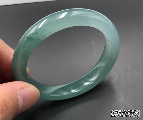 选购时如何鉴别翡翠ABC货呢  翡翠A货收藏价值分析