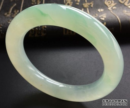冰种翡翠 简单实用的鉴定方法  冰种翡翠选购要注意什么
