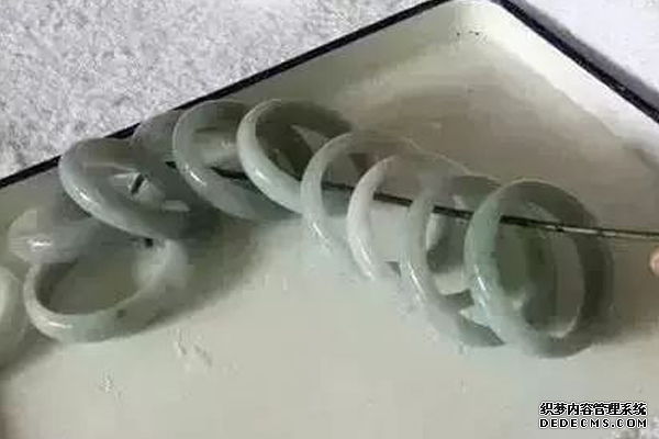 翡翠如何上蜡  如何辨别浸蜡假货翡翠
