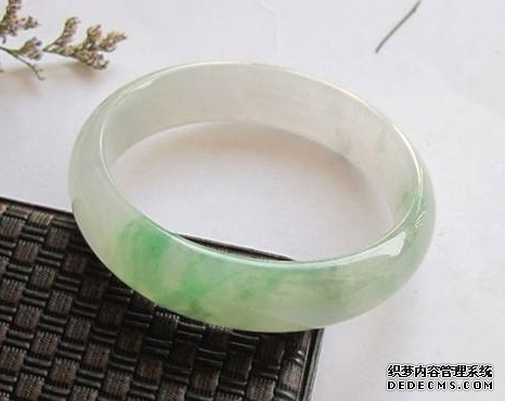 如何鉴别翡翠是不是极品  冰种翡翠真伪识别技巧
