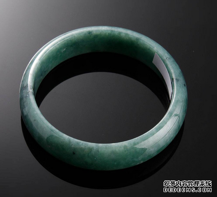 佩戴翡翠要注意什么   翡翠日常清洗保养技巧