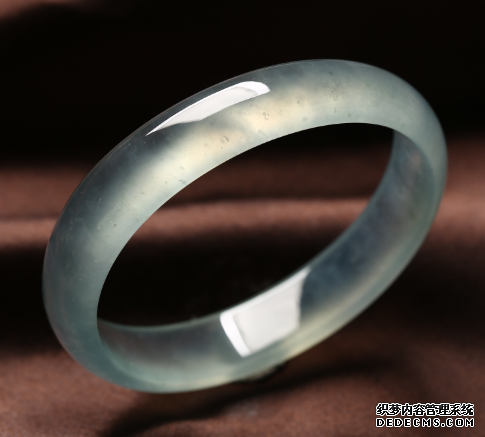 <a href='http://sjy2.com/' target='_blank'><u>翡翠手镯</u></a>目前价格是多少钱   <a href='http://sjy2.com/' target='_blank'><u>翡翠手镯</u></a>瘦价值高吗