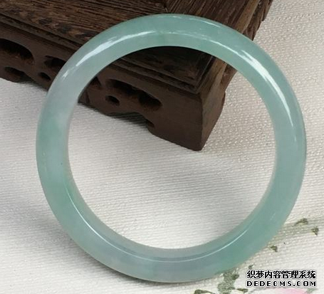 冰种翡翠特征及选购方法  冰种翡翠选购小知识