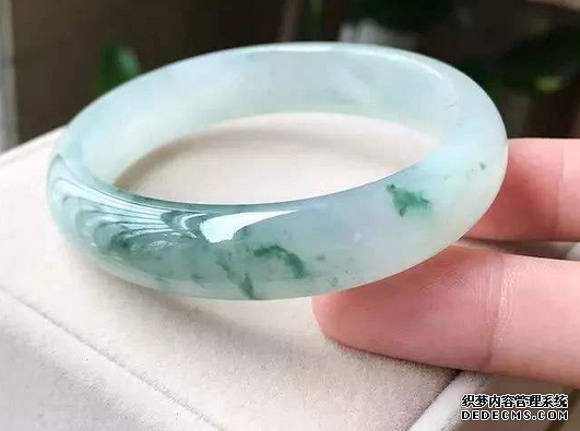 冰种翡翠特点及鉴别方法   冰种翡翠鉴定方法