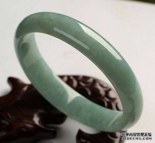 怎样鉴定翡翠是不是A货 翡翠鉴别主要看哪里 怎样鉴定翡翠是不是A货 翡翠鉴别主要看哪里