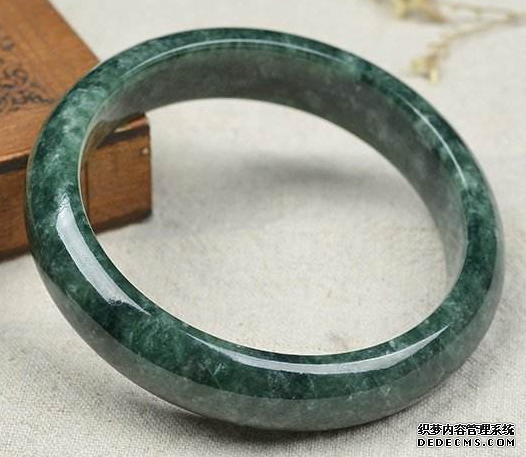 鉴别翡翠手镯真假五大技巧  怎样判断翡翠手镯真伪