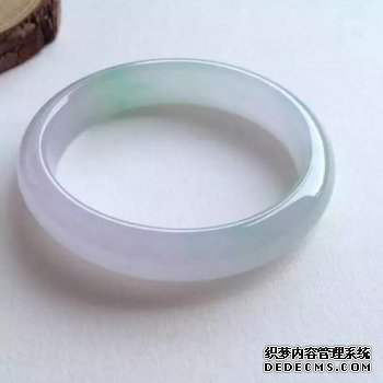 你知道什么年龄段的女性应该佩戴什么翡翠吗  翡翠佩戴技巧