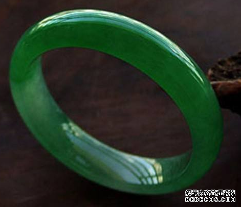<a href='http://sjy2.com/' target='_blank'><u>翡翠手镯</u></a>鉴定方法及步骤   <a href='http://sjy2.com/' target='_blank'><u>翡翠手镯</u></a>收藏风险高吗