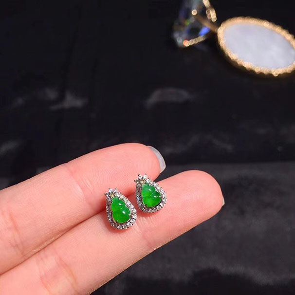 满绿翡翠葫芦耳钉 精致百搭，小价位的满绿高品质款_翡翠种水等级划分-石晶缘珠宝
