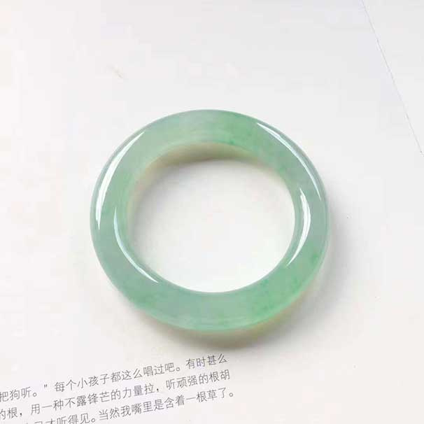 品质圆条翡翠甜绿种色镯 尺寸:56.5/11.7/12mm_石晶缘珠宝翡翠网