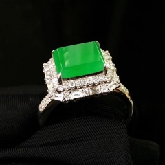 18K金镶满绿翡翠方形戒指.裸石尺寸8.9*7.3mm，14.5#