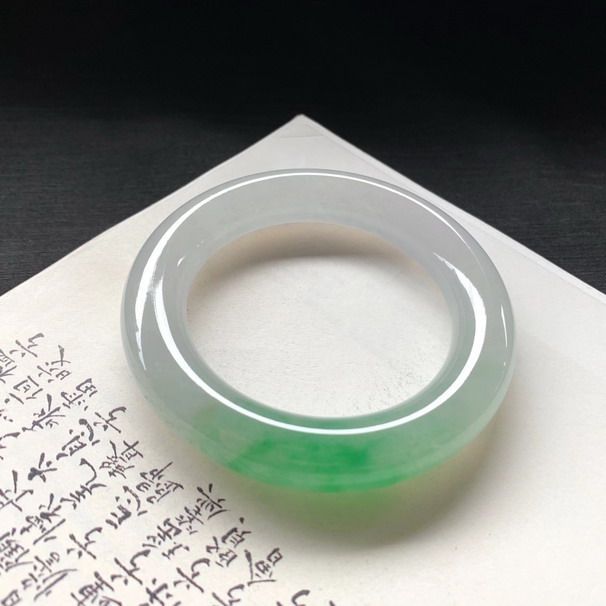 买翡翠,加微信  掌柜微信:sjy77737 加微信 雕刻师新品 翡翠手镯