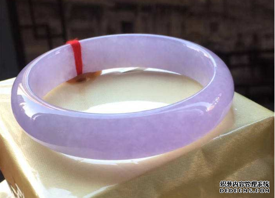 淡紫色翡翠手镯值钱吗 目前价格是多少|玻璃种翡翠帝王绿
